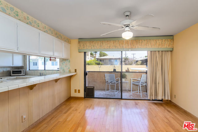 14311 Hartsook Street, Sherman Oaks CA: https://media.crmls.org/mediaz/b18d36cd-bc45-4f73-b311-87573bf13cda.jpg