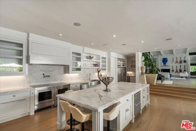 1100 Pine Drive, Beverly Hills CA: https://media.crmls.org/mediaz/b18d5f54-99a8-46fb-88d0-1a2d6af89726.jpg