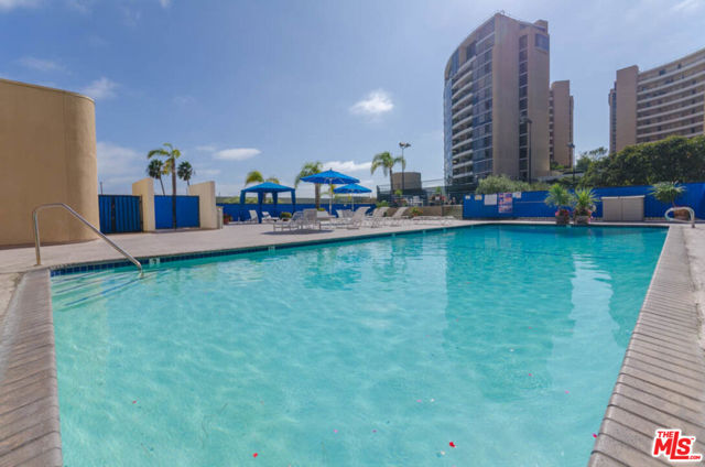 4337 Marina City Drive, Marina del Rey CA: https://media.crmls.org/mediaz/b18d7cdb-cb21-4aad-84d5-483422bd516d.jpg