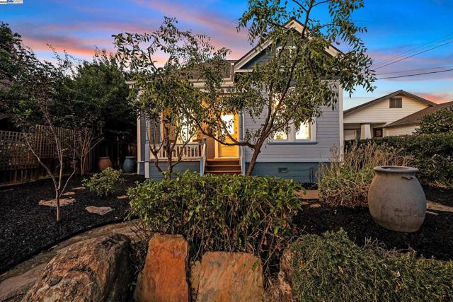 624 N 17Th St, San Jose CA: https://media.crmls.org/mediaz/b18d8ee1-21e8-4c1a-9e61-a786f8837ecc.jpg