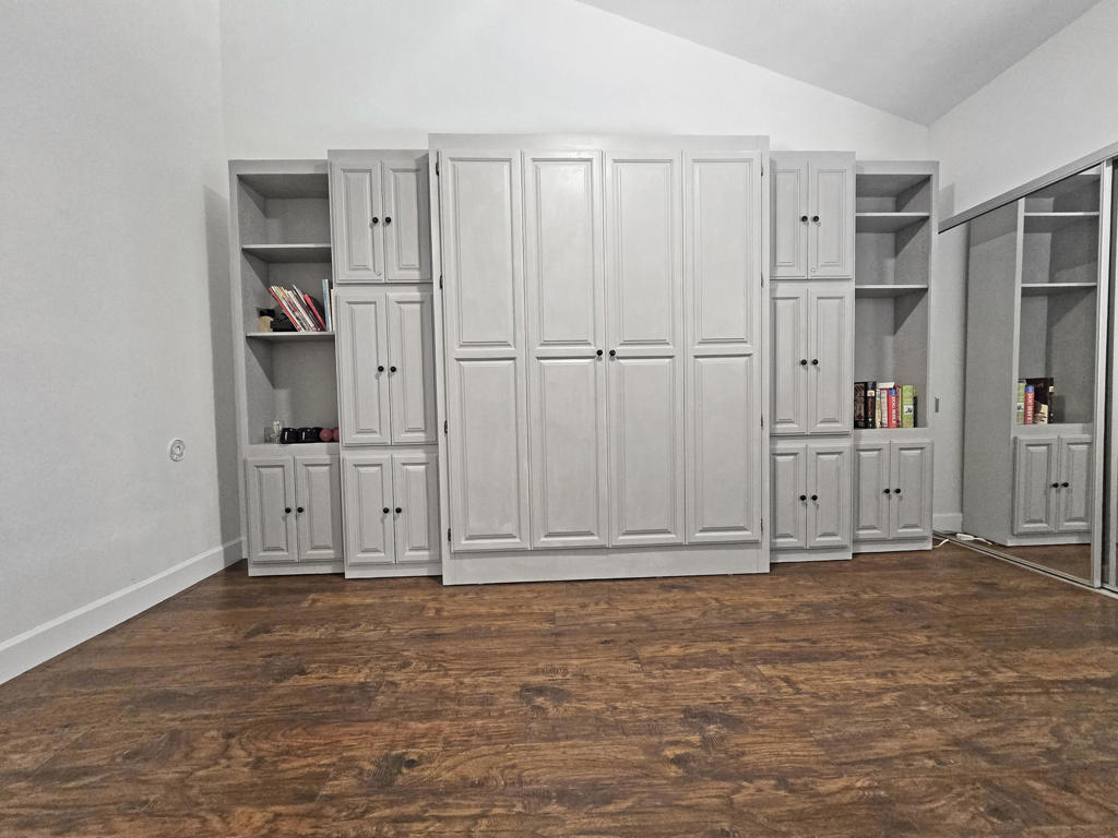 https://media.crmls.org/mediaz/b18e6dc1-c9df-4316-af1a-4d9edcb632fd.jpg?preset=X-Large