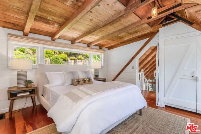 3940 Davana Road, Sherman Oaks CA: https://media.crmls.org/mediaz/b18e75c8-de44-4beb-a31f-493df59f0d36.jpg