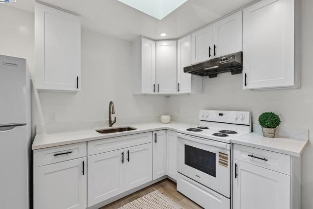 3495 Carrillo Dr, San Leandro CA: https://media.crmls.org/mediaz/b18e8697-4df6-490b-976d-28933bbd0992.jpg