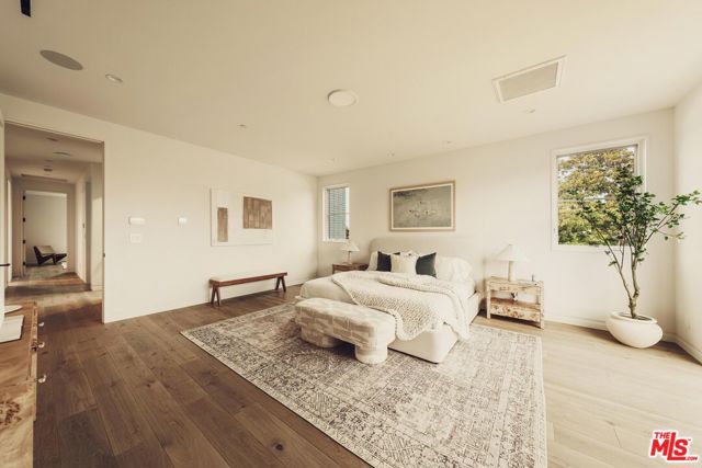 2114 Pier Avenue, Santa Monica CA: https://media.crmls.org/mediaz/b18f5035-6b52-4d79-a8ee-9242d10917ba.jpg