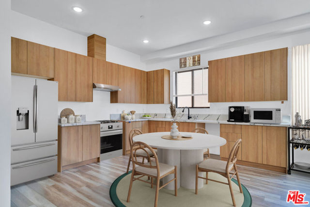 5622 Willowcrest Avenue, North Hollywood CA: https://media.crmls.org/mediaz/b18f6fe6-8c64-4cee-9a98-a475507a8e26.jpg
