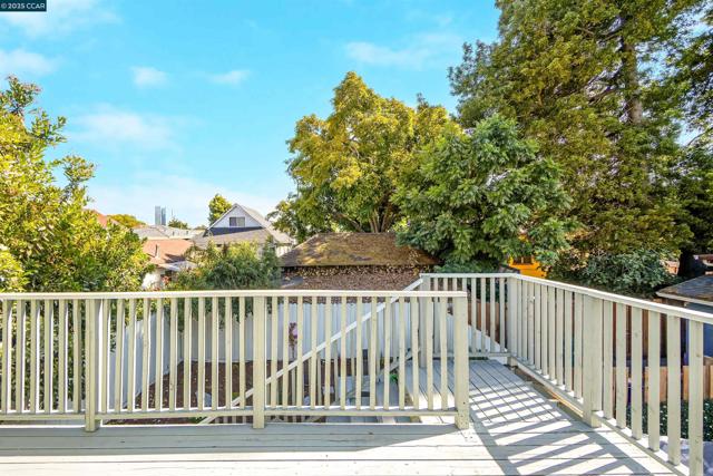 767 47Th St, Oakland CA: https://media.crmls.org/mediaz/b18f909e-5ea7-4a89-9432-cb6cd3911266.jpg