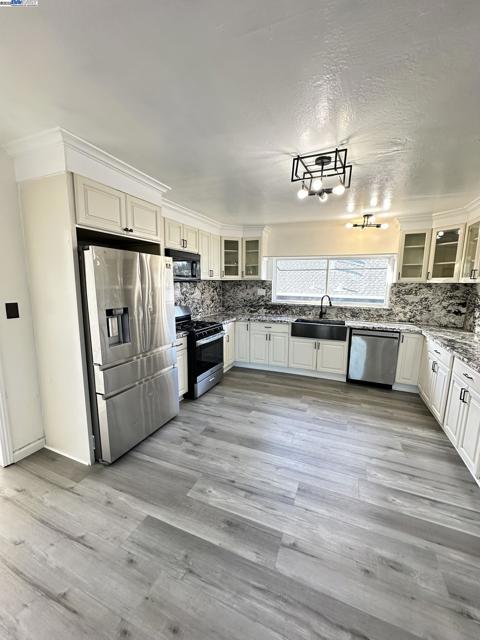 1725 96Th Ave, Oakland CA: https://media.crmls.org/mediaz/b1901579-6391-4fb1-a485-56849e0692ea.jpg