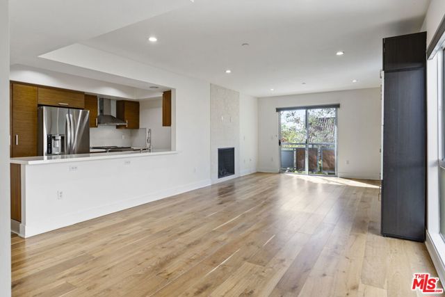 11715 Goshen Avenue, Los Angeles CA: https://media.crmls.org/mediaz/b1905b40-8a0f-411c-beb7-da647e342191.jpg