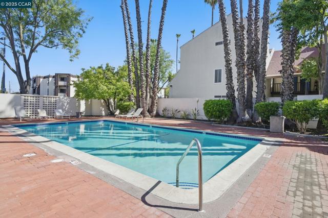 1700 Laguna St, Concord CA: https://media.crmls.org/mediaz/b1908103-b0a9-415d-ab6b-a4b5ab310d2b.jpg
