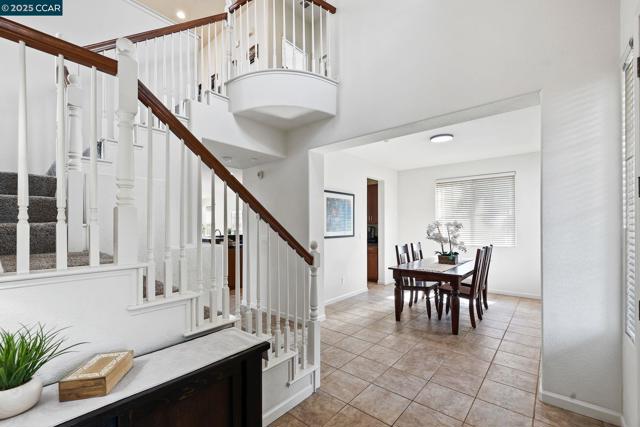 127 Sanford Ct, Brentwood CA: https://media.crmls.org/mediaz/b1913fc9-8f74-4181-9927-66729c162fe3.jpg