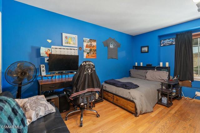 1076 Calle Contento, Thousand Oaks CA: https://media.crmls.org/mediaz/b19171ea-9d9c-4ec1-b1b5-1967f1fa0da8.jpg