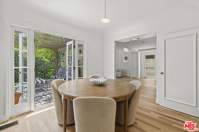 736 S Cloverdale Avenue, Los Angeles CA: https://media.crmls.org/mediaz/b191f794-a816-4b6e-9127-885bb92e4a6c.jpg