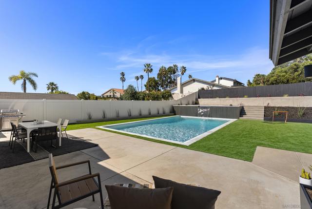 1110 Sea Village Dr, Cardiff by the Sea CA: https://media.crmls.org/mediaz/b1920e01-577d-446e-be4f-1e403eb88714.jpg