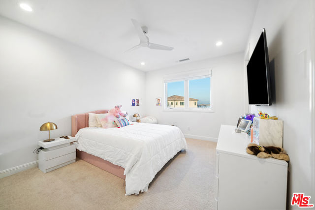 20216 W Albion Way, Porter Ranch CA: https://media.crmls.org/mediaz/b1922757-8aa9-47e4-bea8-165373c4dc2d.jpg