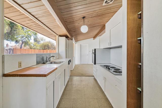 106 Eliza Court, Foster City CA: https://media.crmls.org/mediaz/b1923f87-8c7e-47fc-bbfb-a306763f8e9d.jpg
