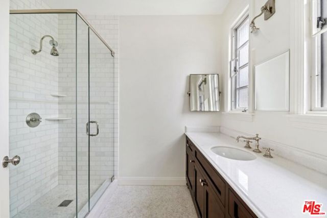9233 1/2 Doheny Road, West Hollywood CA: https://media.crmls.org/mediaz/b1924836-a26c-4bb3-8ca4-0fecf7b29cf8.jpg
