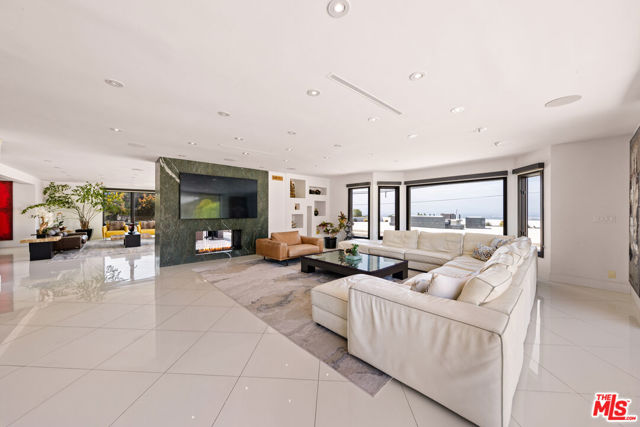3144 Corda Drive, Los Angeles CA: https://media.crmls.org/mediaz/b192a477-63bf-4110-b047-c94d63dc2d18.jpg