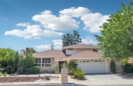 18520 Asuncion Street, Porter Ranch CA: https://media.crmls.org/mediaz/b1939634-1739-40d4-b48f-208701149fcb.jpg
