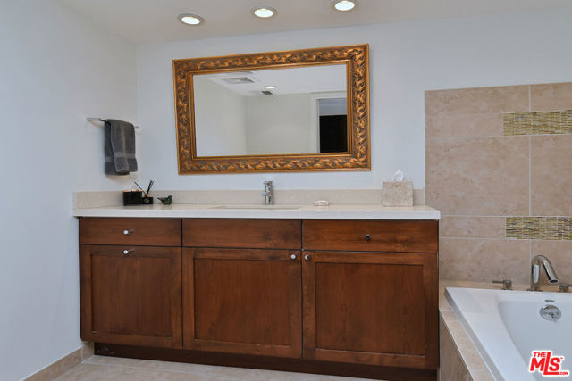 851 N Kings Road, West Hollywood CA: https://media.crmls.org/mediaz/b193d2a2-2096-4cd6-8688-4f0b9a918c6c.jpg