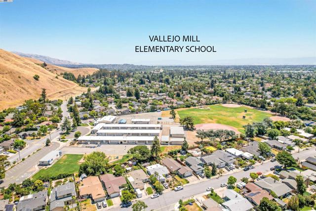 38392 Nebo Dr, Fremont CA: https://media.crmls.org/mediaz/b193db6f-b9b6-4abf-87f1-91a23c56591a.jpg