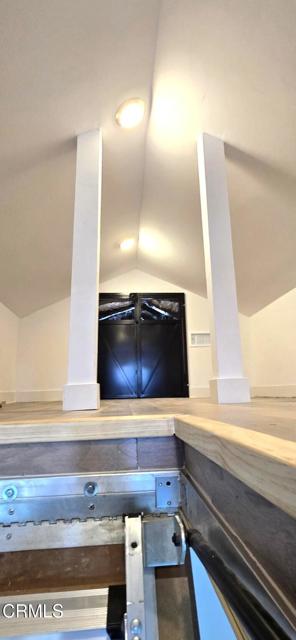 1121 La Puerta Street, Los Angeles CA: https://media.crmls.org/mediaz/b19495cf-dd49-4c73-b8e9-e4ec2d3521d3.jpg