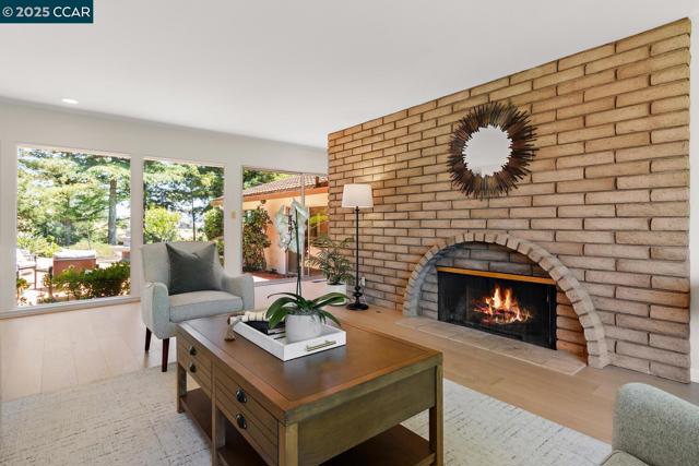 140 Warfield Drive, Moraga CA: https://media.crmls.org/mediaz/b194db37-5ad5-48de-9c5e-8e62f319c295.jpg