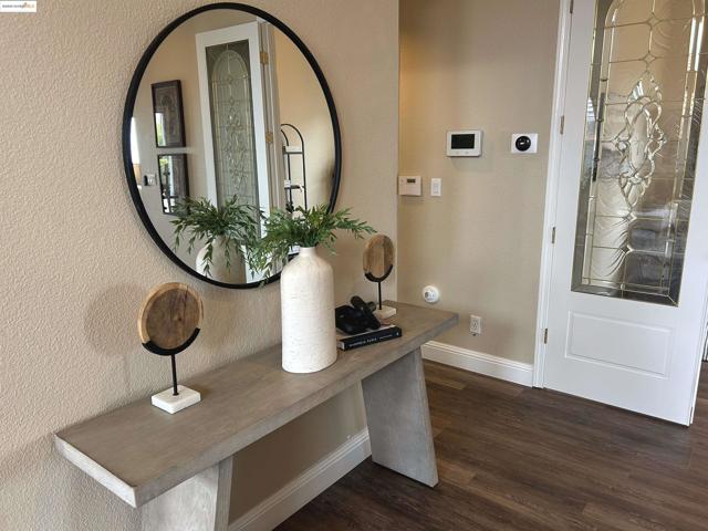 8040 Kelok Way, Clayton CA: https://media.crmls.org/mediaz/b19530f3-8fa7-4c32-86c0-6628eda55fb9.jpg