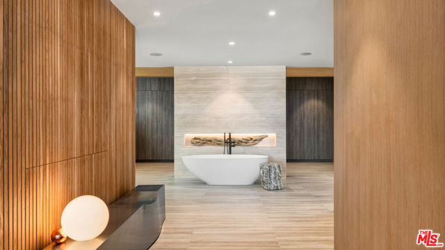24572 Malibu Road, Malibu CA: https://media.crmls.org/mediaz/b1963dbe-8109-4a1b-80fb-b747fe0d6c8e.jpg