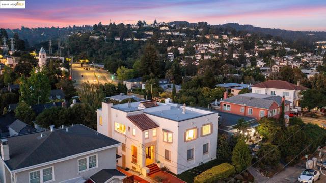 1222 Hollywood Ave, Oakland CA: https://media.crmls.org/mediaz/b1964150-1b8b-4353-9e5d-511975991c91.jpg