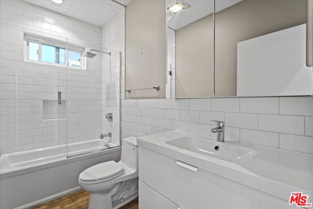 6955 Trolleyway, Playa del Rey CA: https://media.crmls.org/mediaz/b19643c9-612d-4323-a7d8-150c23f043b8.jpg