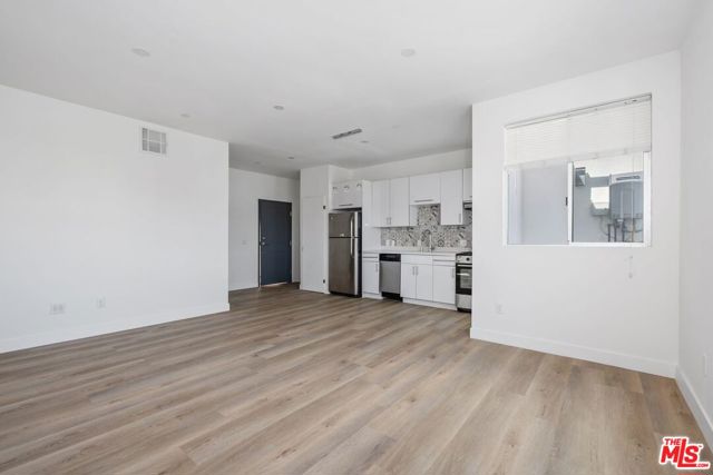 1183 CRENSHAW Boulevard, Los Angeles CA: https://media.crmls.org/mediaz/b196823f-5688-4ac0-9439-1726cebbf906.jpg