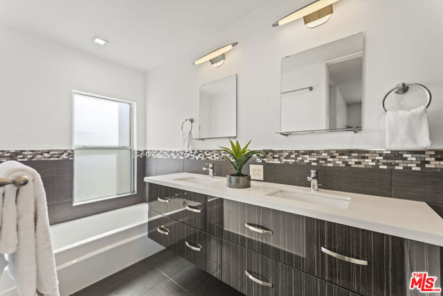 Double vanity in 2nd bedroom bath