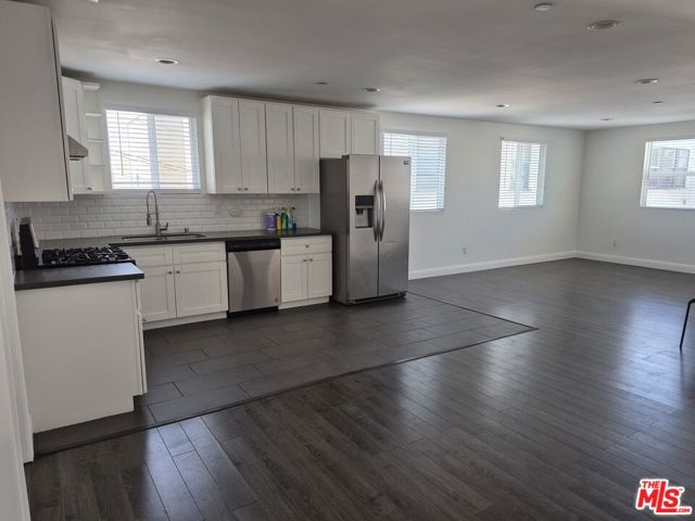 2806 S Bronson Avenue, Los Angeles CA: https://media.crmls.org/mediaz/b196c016-8ca1-40f7-8f5d-3de0a7b6e3aa.jpg