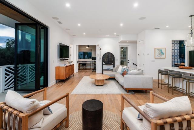 1041 Van Nuys St, San Diego CA: https://media.crmls.org/mediaz/b196c424-7f59-489a-b063-beafe1f7b82e.jpg