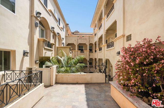 16123 West Sunset Boulevard, 12 photo 21