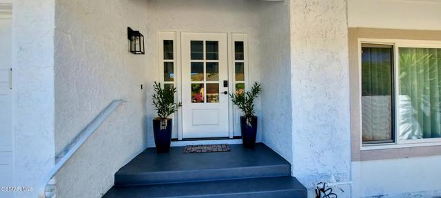 3322 Rainbow Creek Circle, Thousand Oaks CA: https://media.crmls.org/mediaz/b197b858-7bce-4eba-a717-b8cf6345a2b5.jpg