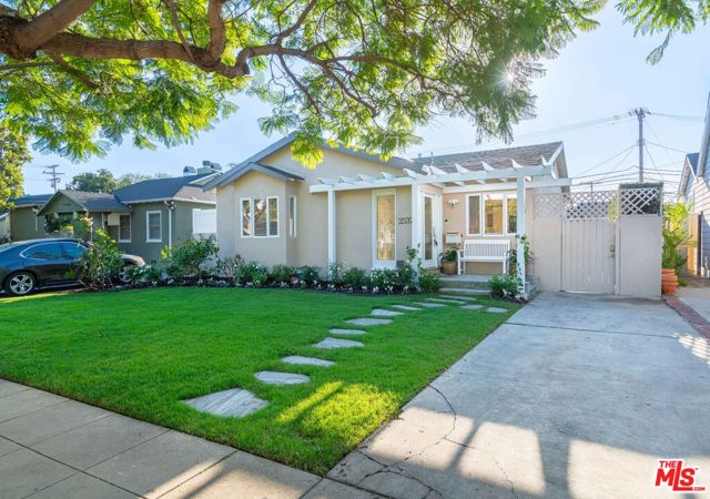 2537 Barry Avenue, Los Angeles, California 90064, 4 Bedrooms Bedrooms, ,3 BathroomsBathrooms,Single Family Residence,For Sale,Barry,24401329