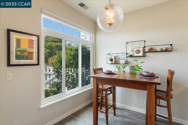 609 Commodore Dr, Richmond CA: https://media.crmls.org/mediaz/b1980fef-f265-4ff3-b9ee-77ad30095a0d.jpg