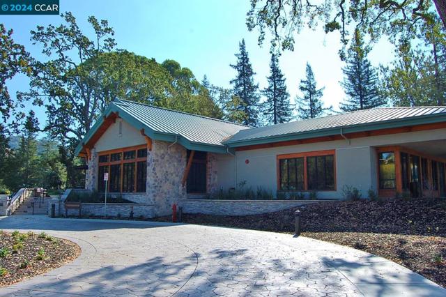 2748 Tice Creek Dr, Walnut Creek CA: https://media.crmls.org/mediaz/b19849b2-17e3-4068-acf8-d71f6a19afc8.jpg