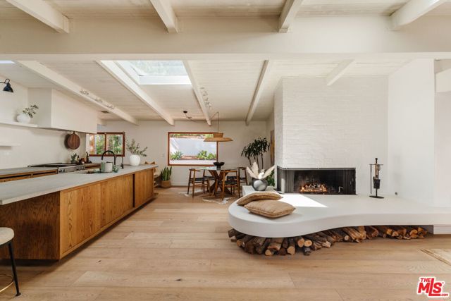 2145 Sunset Crest Drive, Los Angeles CA: https://media.crmls.org/mediaz/b1989c3e-129c-41a0-9907-7394d7541f2b.jpg