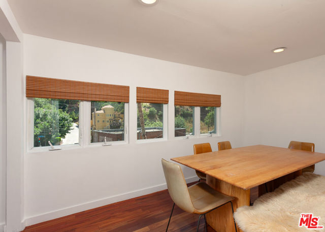 2108 Tavern Trail, Los Angeles CA: https://media.crmls.org/mediaz/b198a470-470f-4f51-87ce-477334d08a22.jpg