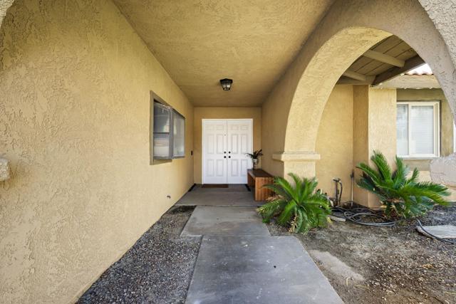 68195 Estio Road, Cathedral City CA: https://media.crmls.org/mediaz/b198bc74-43a0-408a-a4d7-6f99783bbac5.jpg