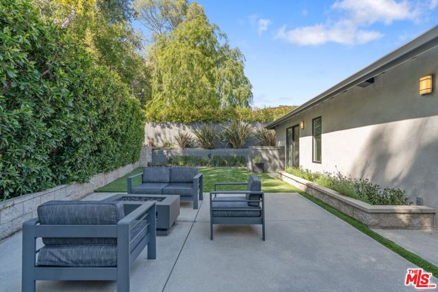 2829 Westbrook Avenue, Los Angeles CA: https://media.crmls.org/mediaz/b198d555-751c-4505-8e87-d39fffe5c74a.jpg