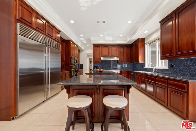 2855 Oak Knoll Drive, Diamond Bar CA: https://media.crmls.org/mediaz/b198eb07-d81e-4605-b649-dd1b5af7bbc2.jpg