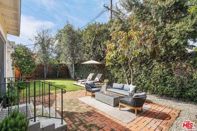 11319 Rose Avenue, Los Angeles CA: https://media.crmls.org/mediaz/b198f5f4-63c1-4ddd-bf06-3d89f9328191.jpg