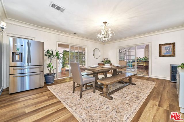 728 S Windsor Boulevard, Los Angeles CA: https://media.crmls.org/mediaz/b1996c44-d5b2-4798-a857-231bd38300d8.jpg