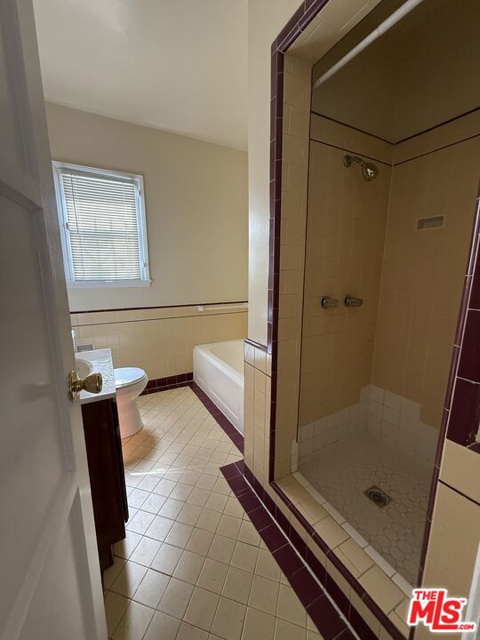 4196 5th Avenue, Los Angeles CA: https://media.crmls.org/mediaz/b199d4c0-bea6-4bc3-91ba-450f713dfa27.jpg