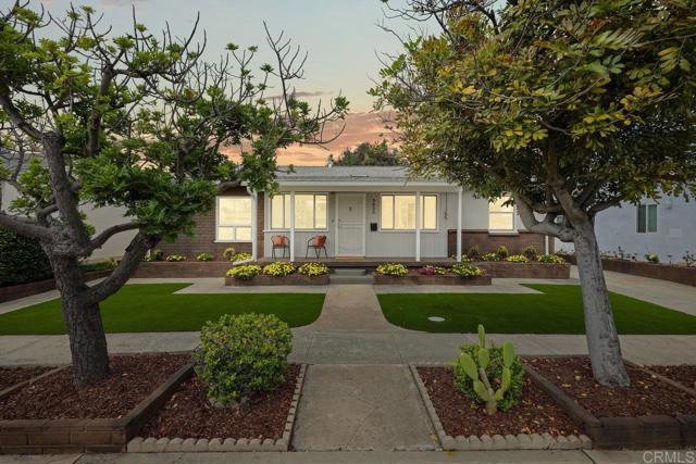 Detail Gallery Image 1 of 1 For 3833 Tomahawk Ln, San Diego,  CA 92117 - 3 Beds | 2 Baths