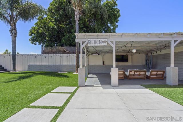 4838 Mount Saint Helens Dr, San Diego CA: https://media.crmls.org/mediaz/b19aa3ca-fb3e-4558-bbe1-e94eab35ef89.jpg
