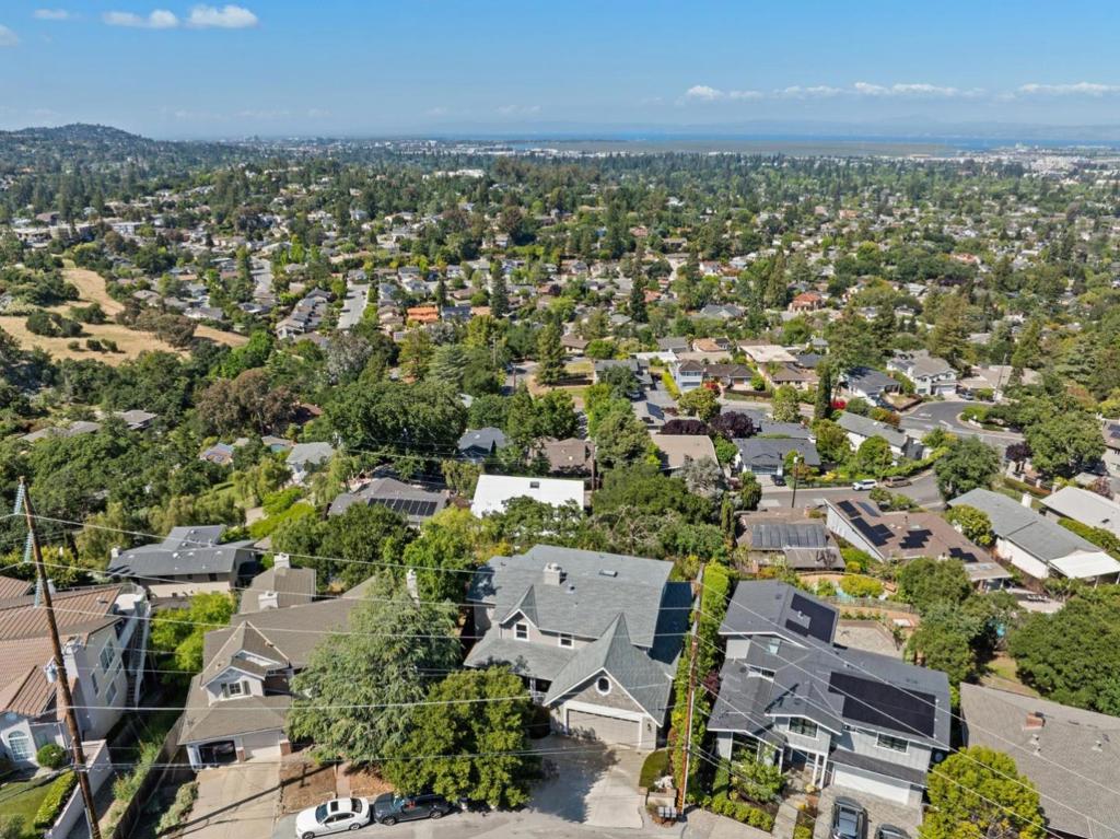 https://media.crmls.org/mediaz/b19b13d0-02b9-4964-b700-e9eb9b839182.jpg?preset=X-Large